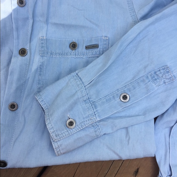 🌵Bullshead light-wash denim chambray button up - Picture 2 of 7